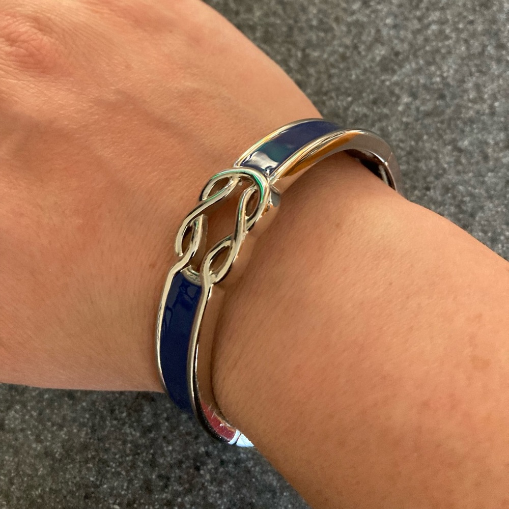 Lia Sophia, metal, blue and silver stretch bracelet - Picture 5 of 5